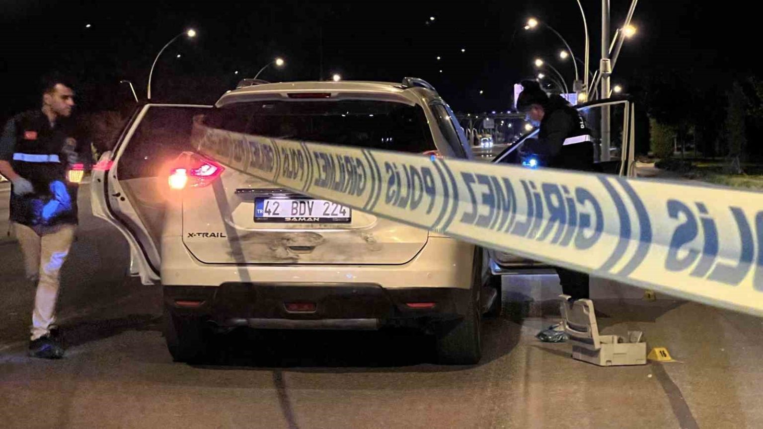 konyada-bulundugu-aracin-onu-kesilerek-silahli-saldiriya-ugrayan-kisi-agir-yaralandi