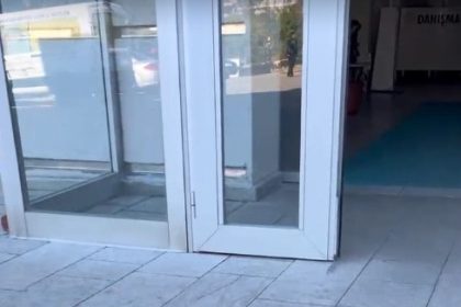 milli-egitim-mudurlugu-binasina-giren-tilki-hayrete-dusurdu