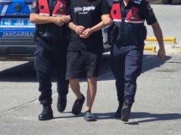muglada-ev-baskininda-uyusturucu-ve-kacak-alkol-ele-gecirildi