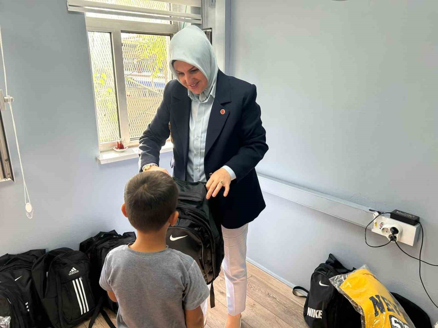 muhtar-anadan-ogrencilere-kirtasiye-destegi