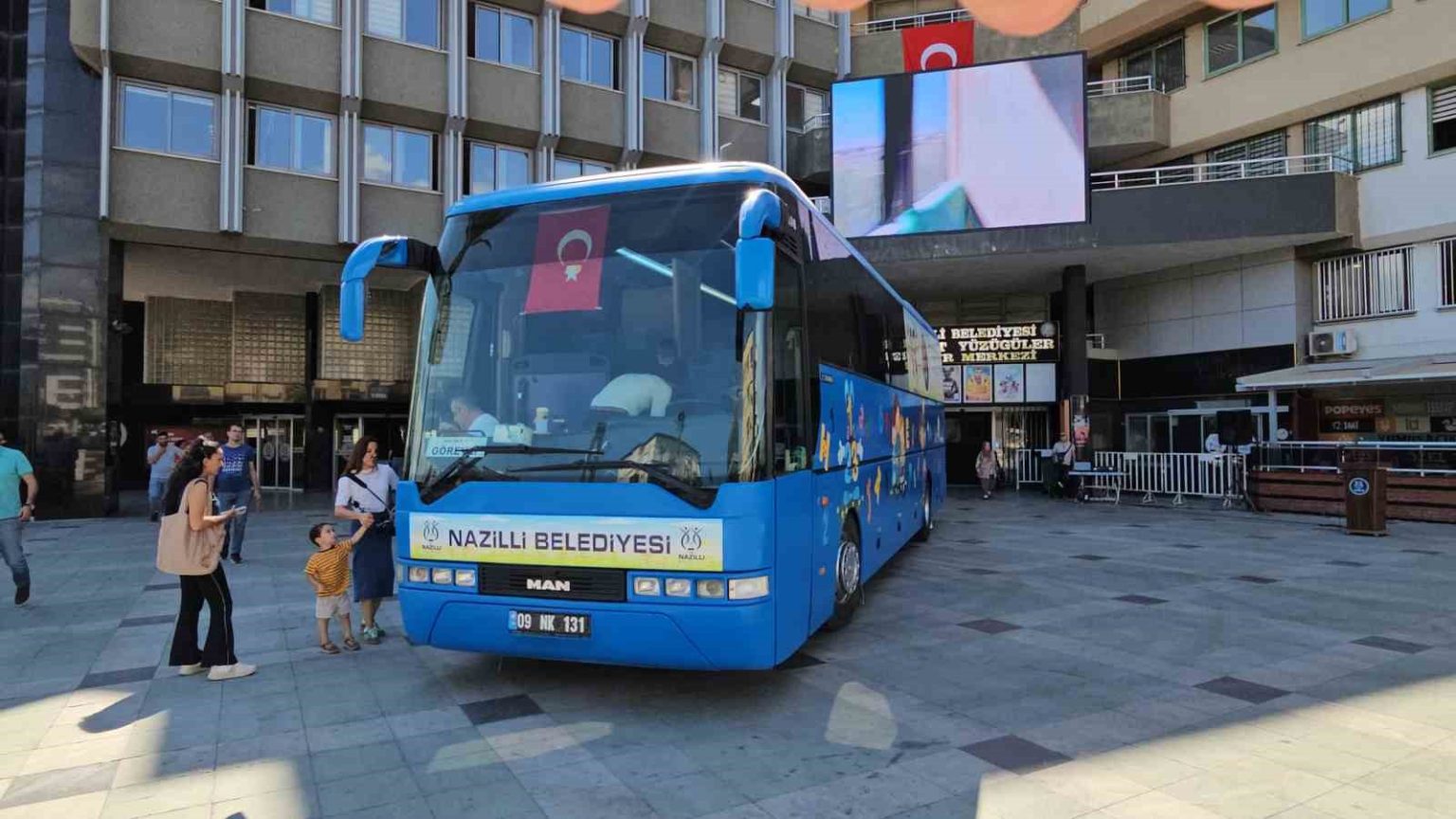nazilli-belediyesinin-mobil-masal-bahcesi-cocuklarin-hizmetine-girdi