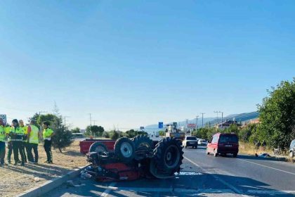otomobilin-carptigi-traktor-surucusu-hayatini-kaybetti