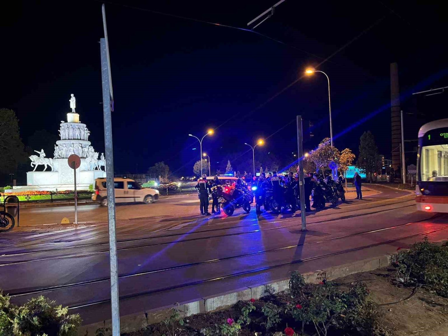 polise-bana-beyefendi-de-diyen-alkollu-sahis-gozaltina-alindi