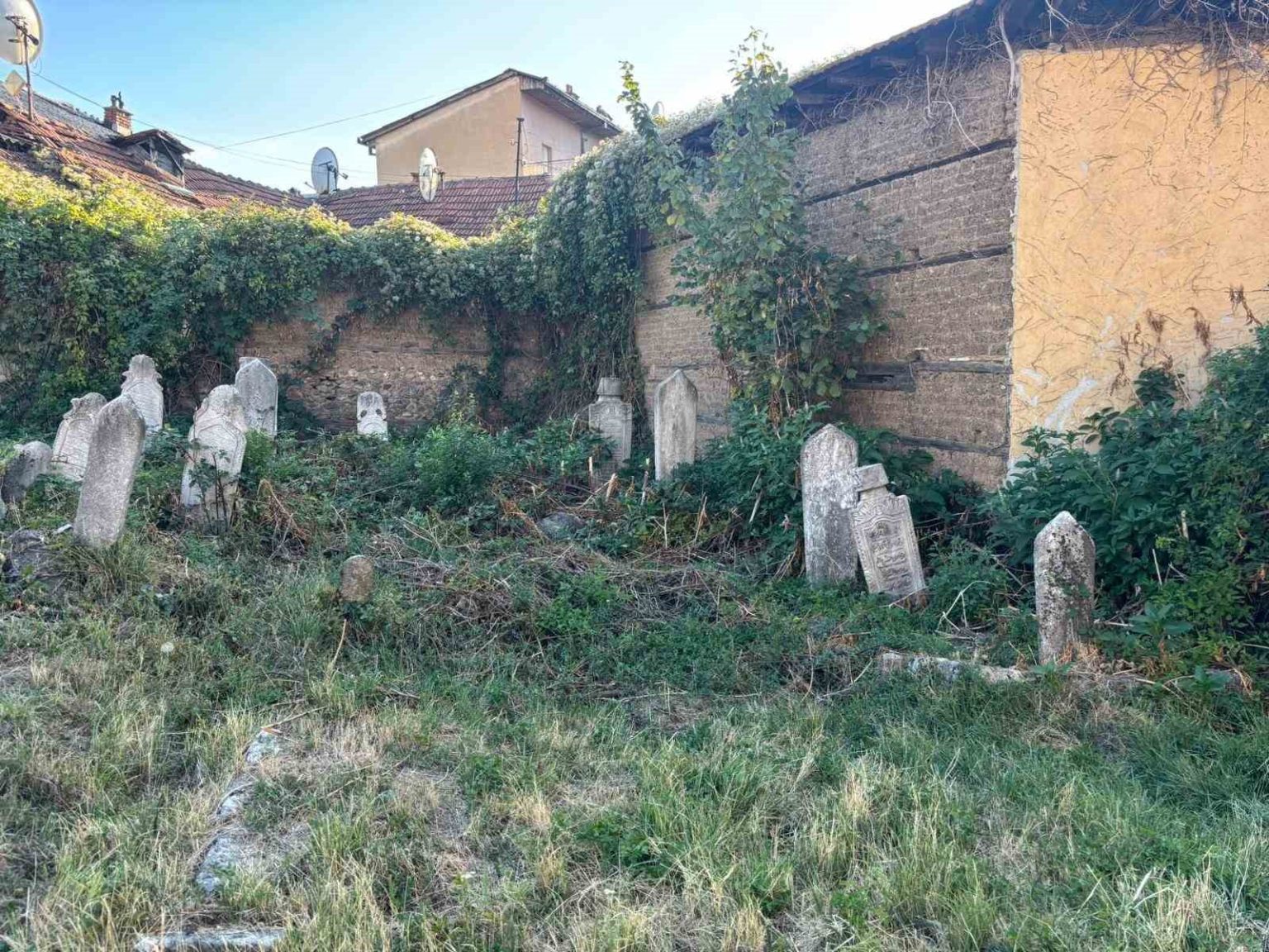 prizrende-suzi-celebi-turbesi-ihya-edilmeyi-bekliyor