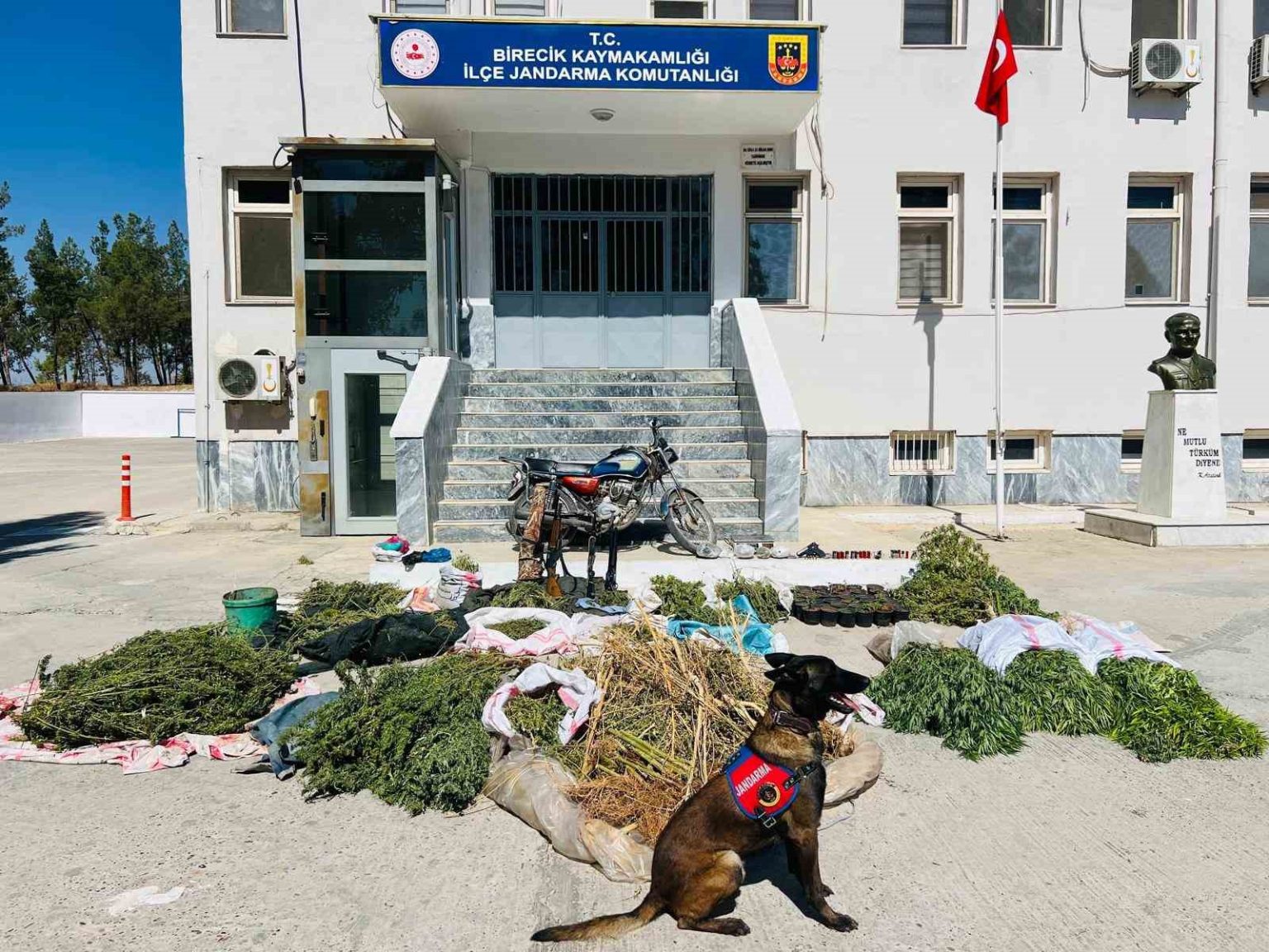 sanliurfada-uyusturucu-operasyonu-3-gozalti