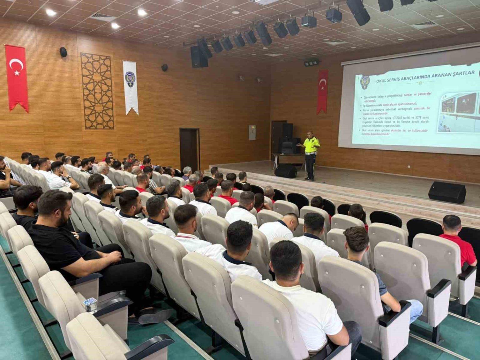 siirtte-okul-servis-soforlerine-trafik-guvenligi-egitimi-verildi