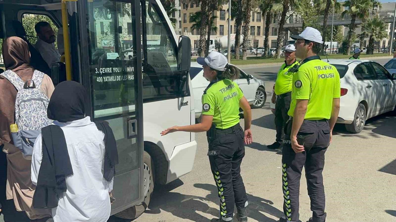 sikayetini-dile-getiren-surucu-ile-trafik-polisleri-arasinda-gerginlik