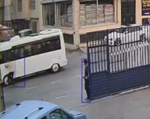 surucusuz-ilerleyen-araci-boyle-durdurdu