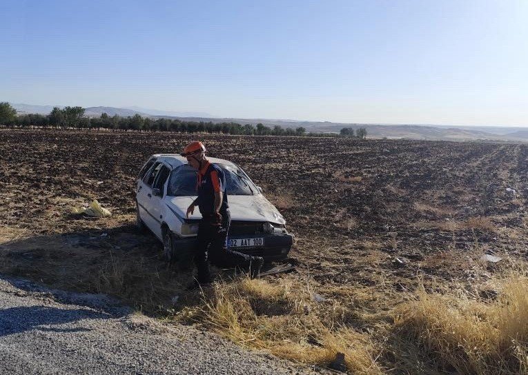 takla-atan-otomobildeki-2-kisi-yaralandi