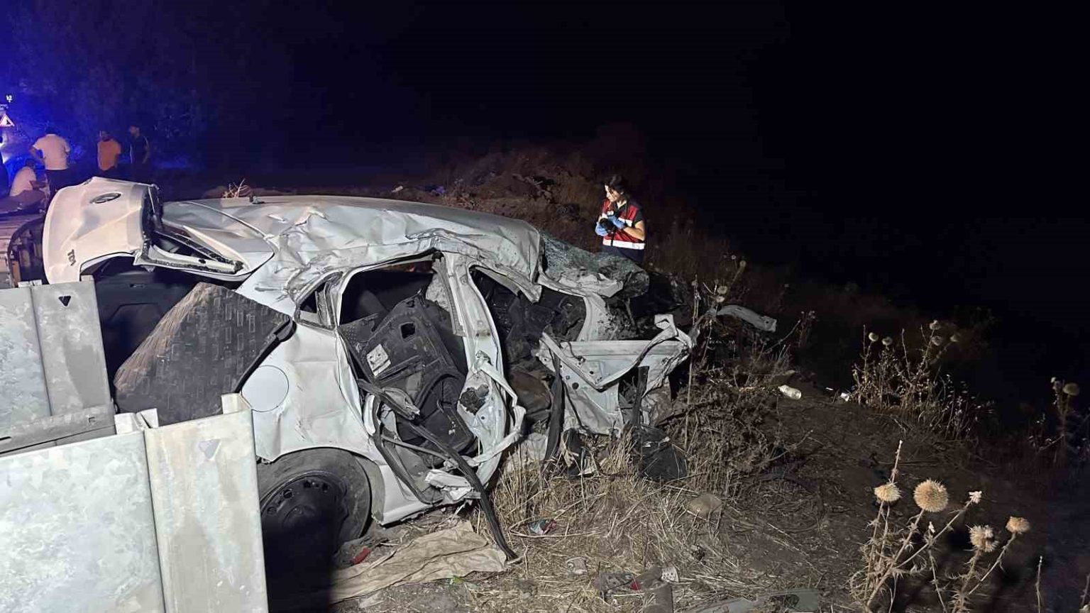 ters-seride-giren-otomobil-tankerle-carpisip-sarampole-yuvarlandi-1-olu-1i-agir-2-yarali