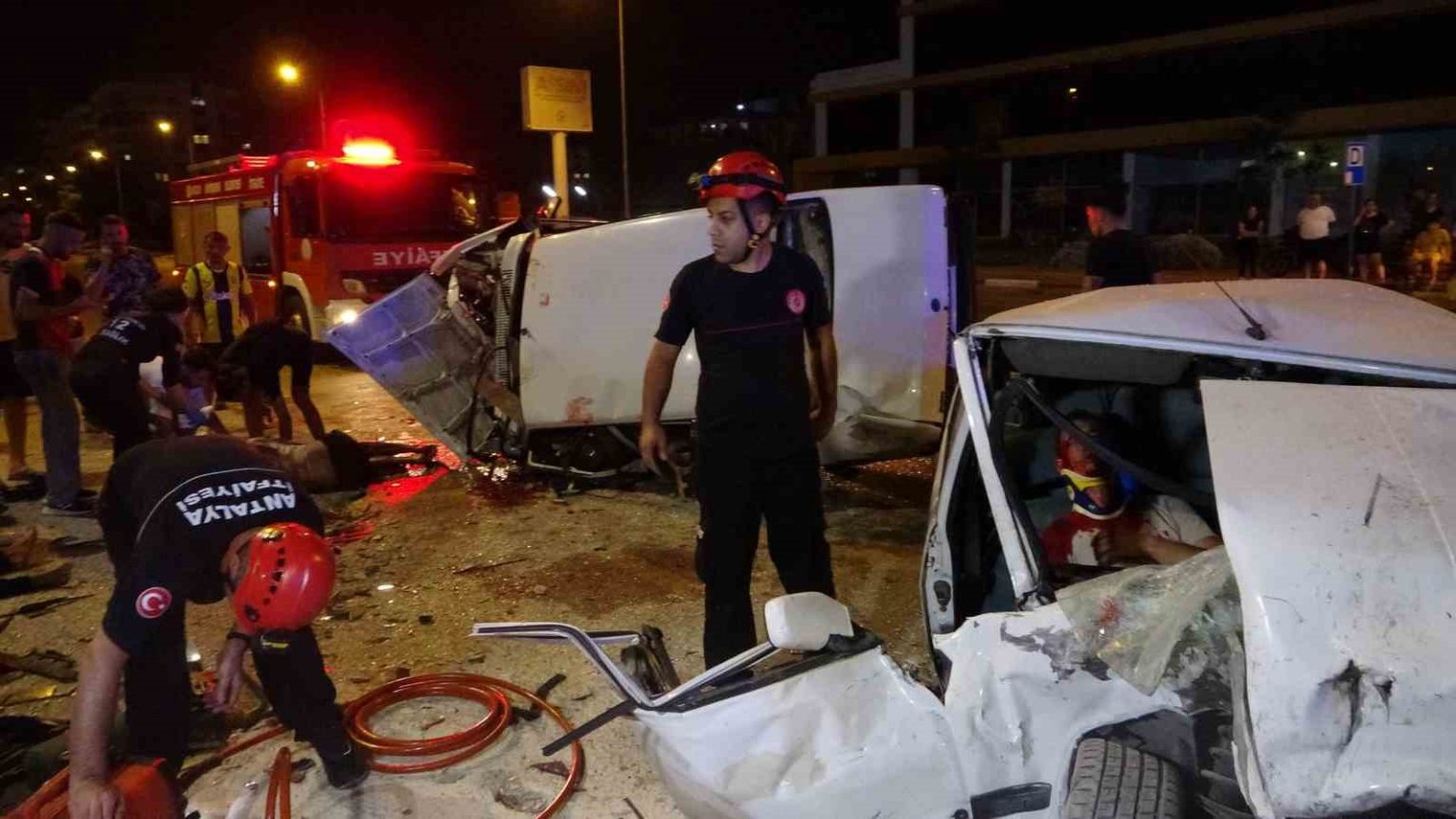 tofaslar-kafa-kafaya-carpisti-ortalik-savas-alanina-dondu-4-yarali