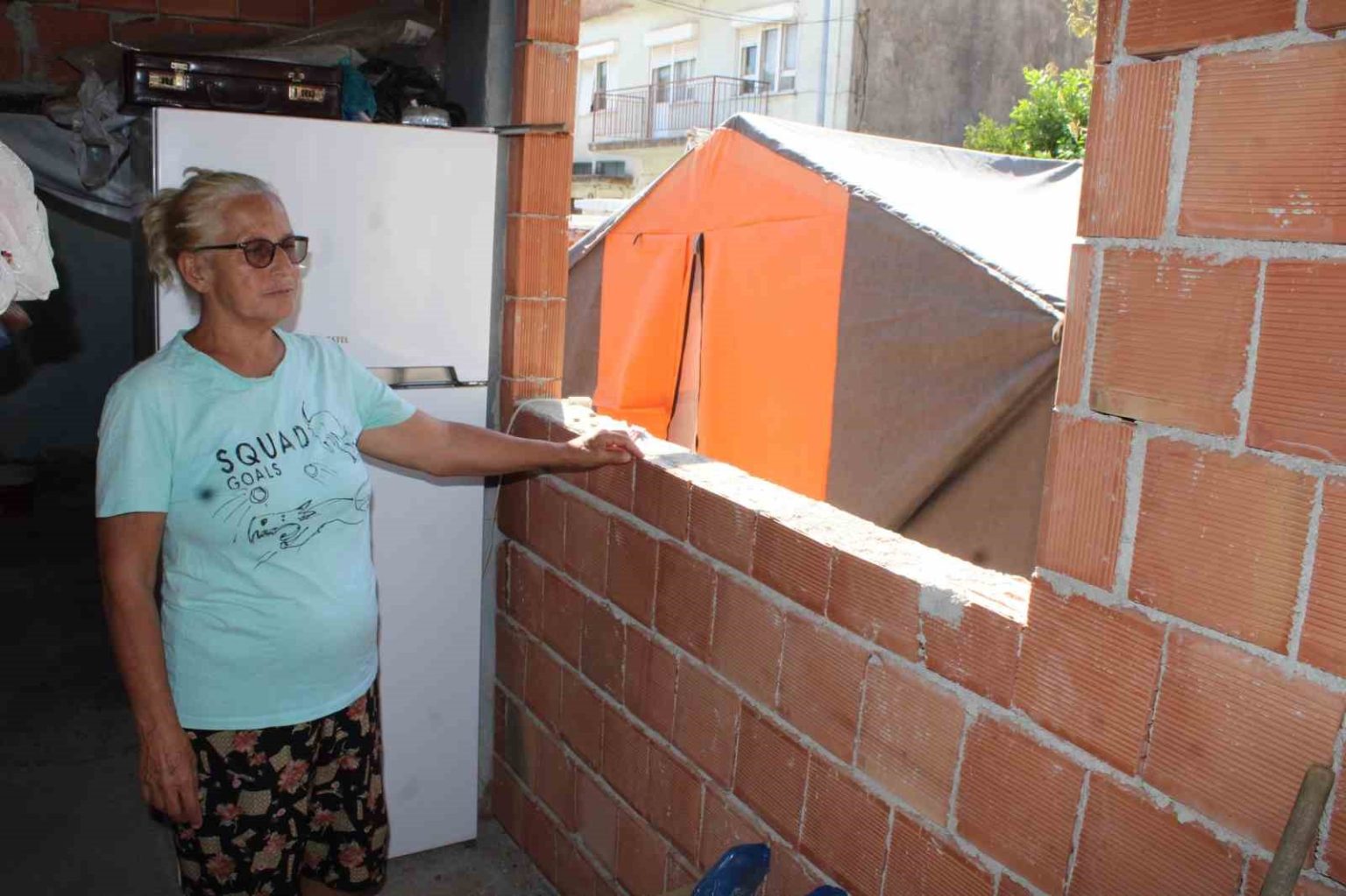 torunu-ve-oglu-ile-cadirda-yasam-mucadelesi-veriyor