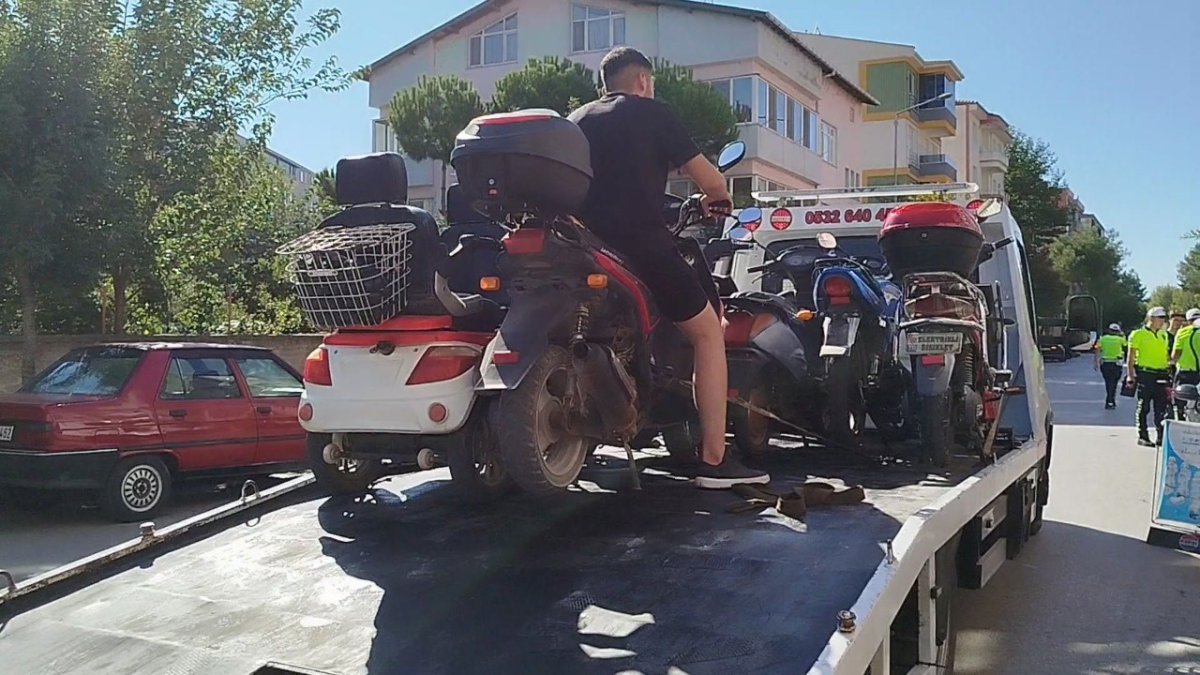 trafik-ekiplerinden-siki-denetim-15-motosiklet-trafikten-men-edildi