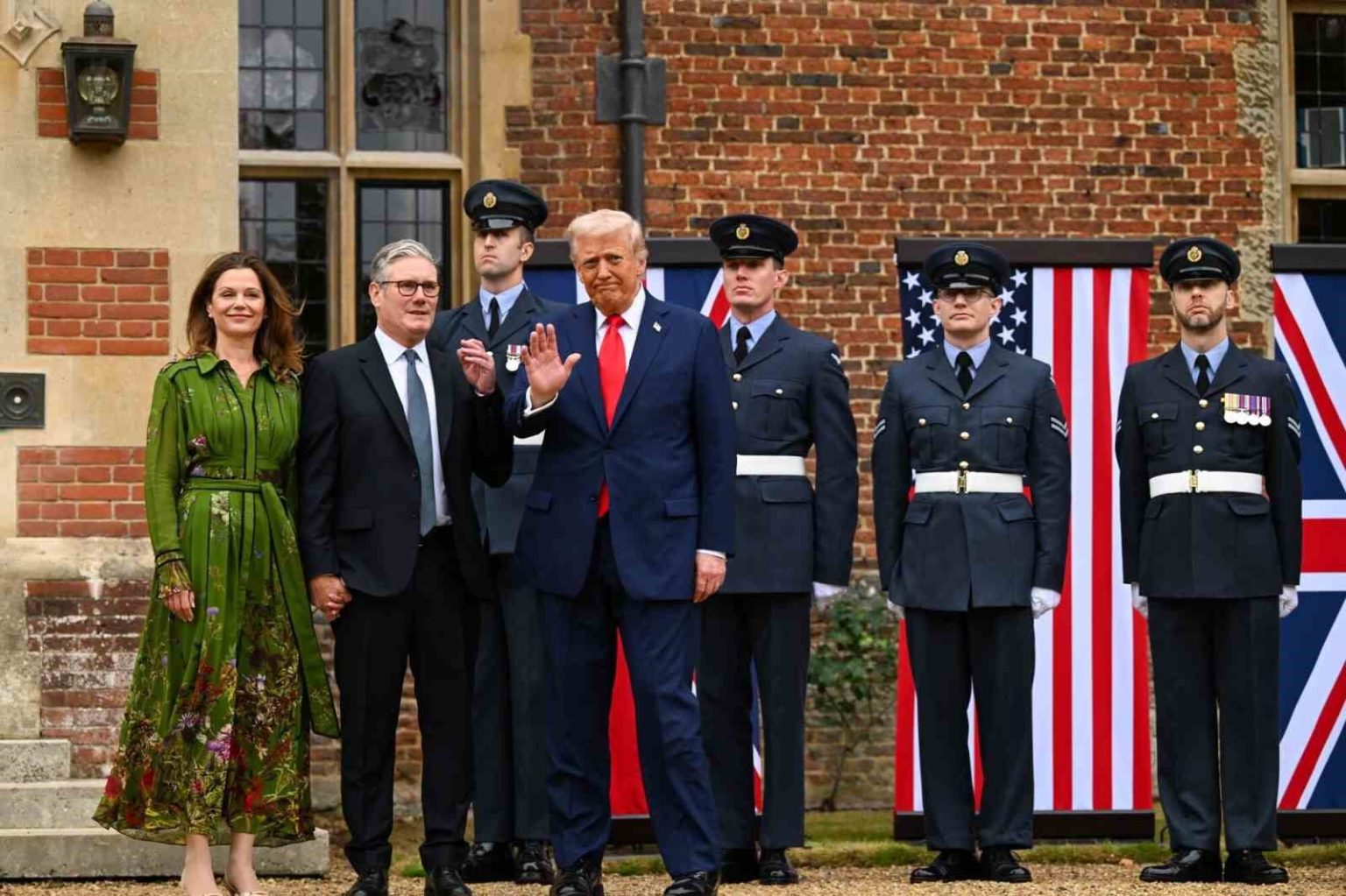 trump-ingiltere-basbakani-starmer-ile-gorustu