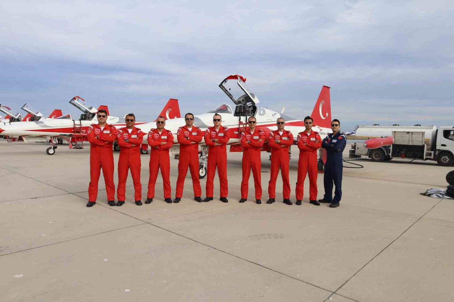 turk-yildizlarindan-hurjet-vurgusu