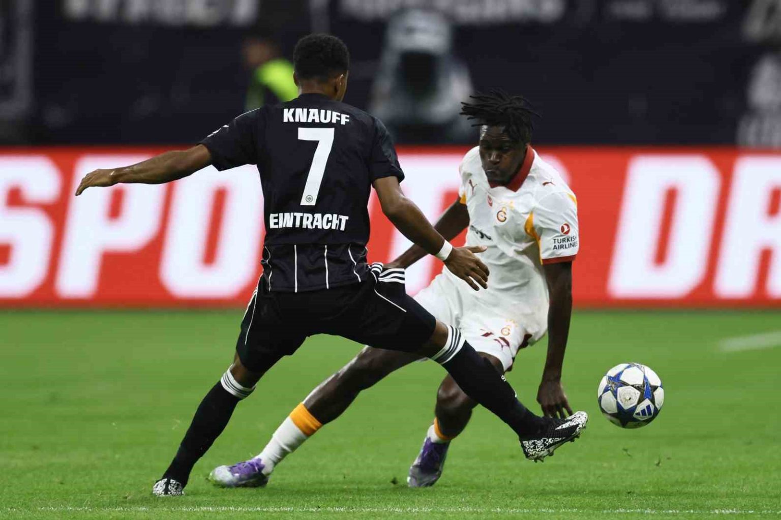 uefa-sampiyonlar-ligi-eintracht-frankfurt-3-galatasaray-1-ilk-yari