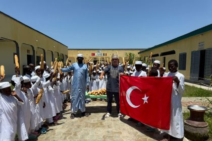 ukabder-gonullulerinden-afrikaya-iyilik-cikartmasi