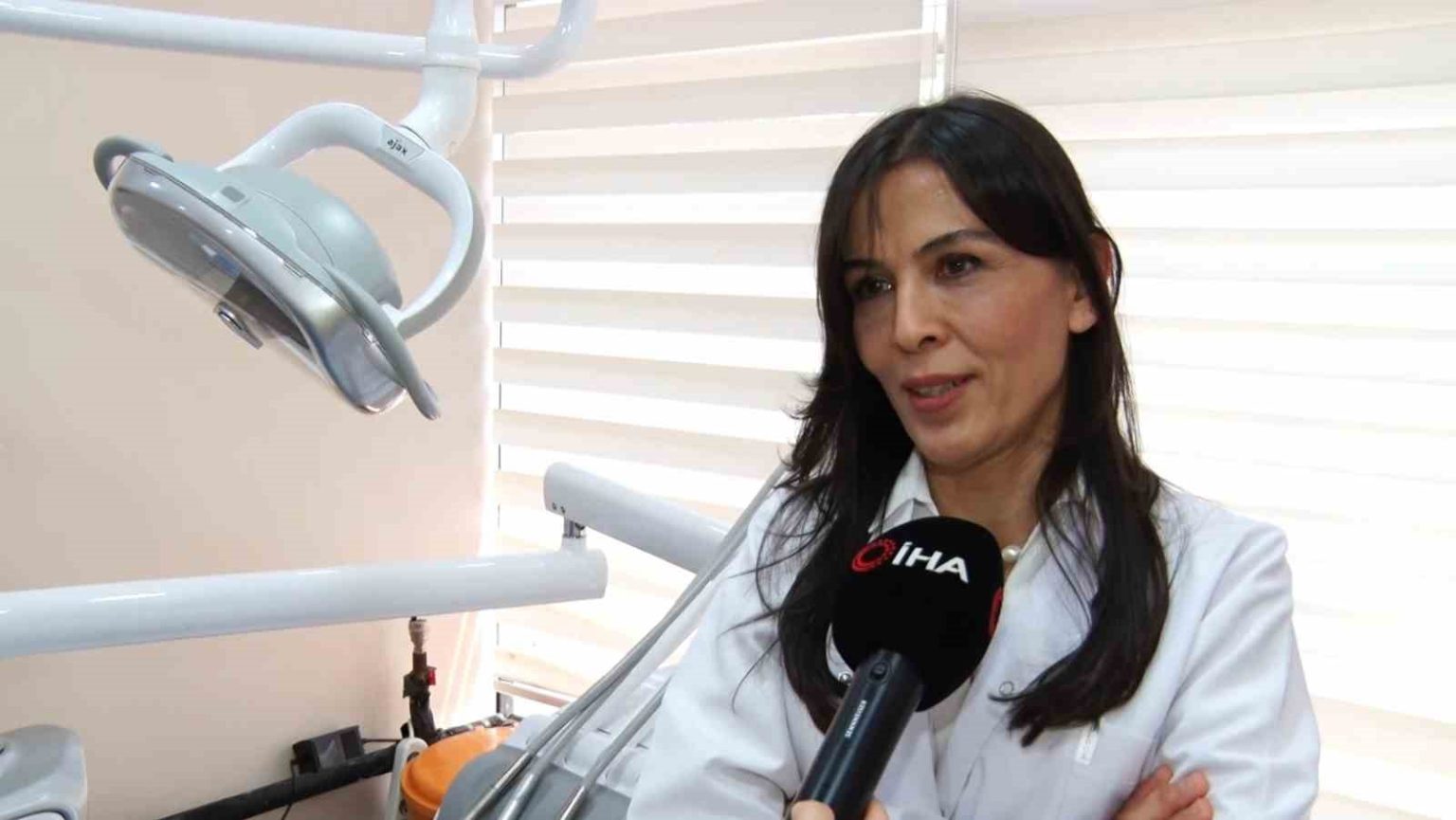 uzmanlardan-gulus-tasarimi-aciklamasi-fotograflarla-klinigimize-geliyorlar-her-mudahale-herkese-uygun-degil