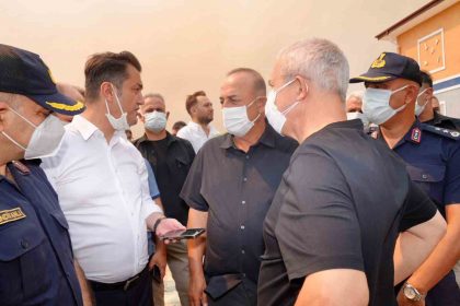 ak-partili-cavusoglundan-alanyadaki-yanginla-ilgili-aciklama-an-itibariyla-iyiye-gidiyor-ama-poyraz-cok-guclu-esiyor