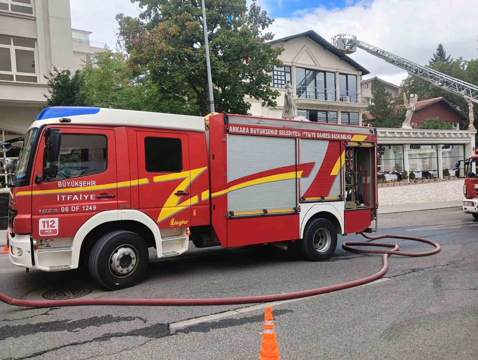 ankarada-restoranda-cikan-yangin-kontrol-altina-alindi