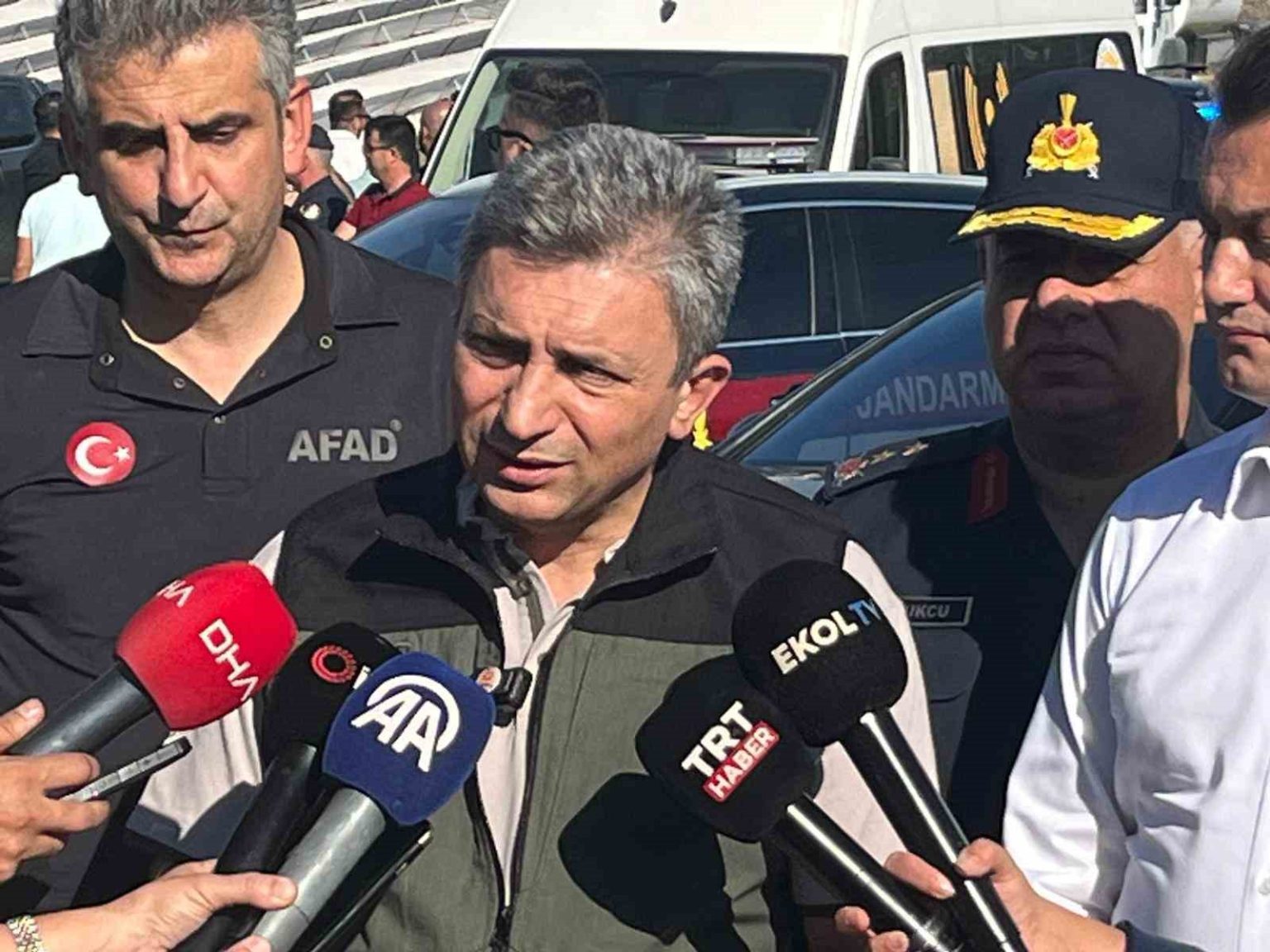 antalya-valisi-sahin-yeni-bir-ruzgar-atagi-olmazsa-birkac-saat-icinde-iyi-haber-verecegim