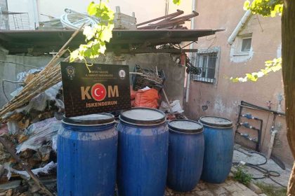 arsuzda-sahte-icki-operasyonu-2-bin-450-litre-alkol-ele-gecirildi