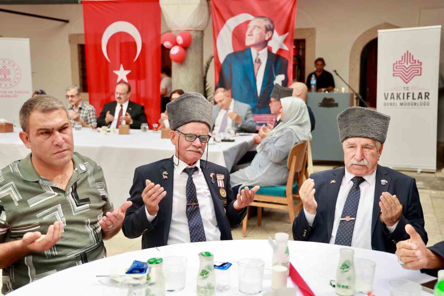 aydin-protokolu-gazilerle-yemekte-bulustu