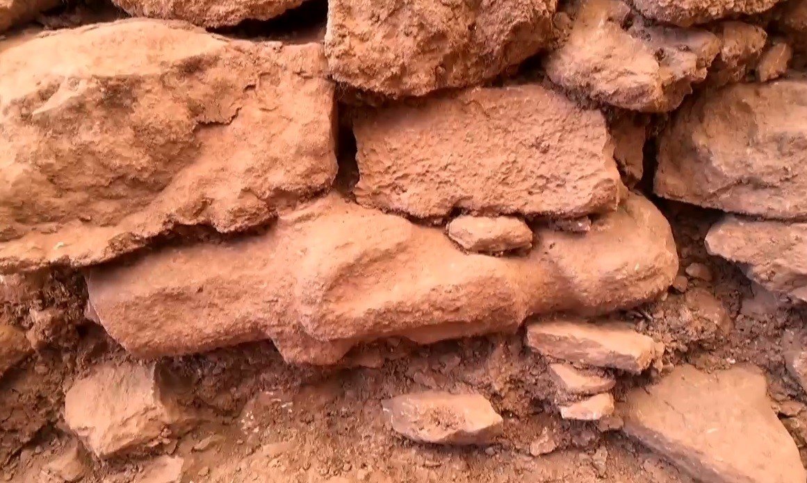 bakan-ersoy-acikladi-gobeklitepede-insan-heykeli-bulundu