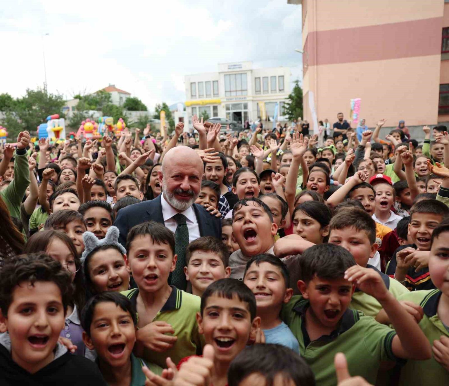 baskan-colakbayrakdar-evlatlarimizi-mutlu-etmek-icin-calisiyoruz