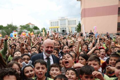 baskan-colakbayrakdar-evlatlarimizi-mutlu-etmek-icin-calisiyoruz