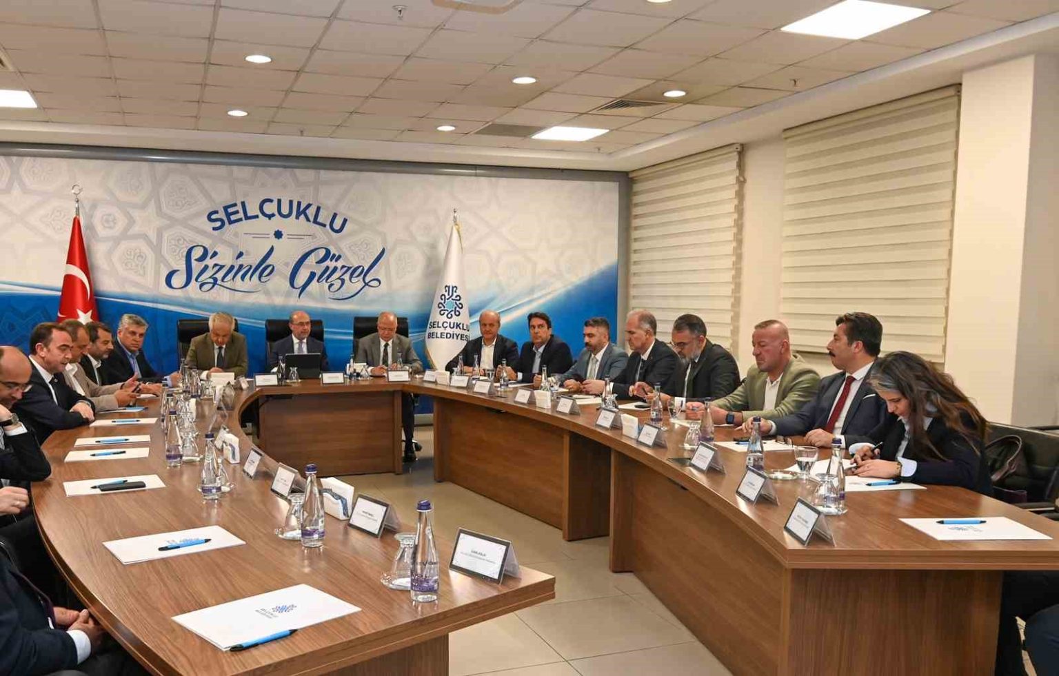 baskan-pekyatirmaci-bursadan-gelen-heyete-selcukluyu-anlatti