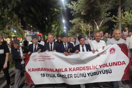 batmanda-gaziler-gunu-nedeniyle-kortej-yuruyusu-duzenlendi