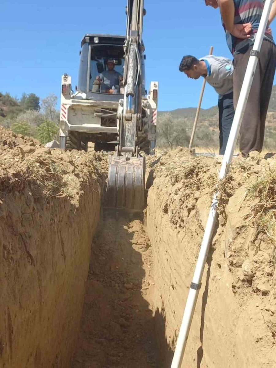 bayirkoyde-altyapi-calismalari-hiz-kesmeden-suruyor