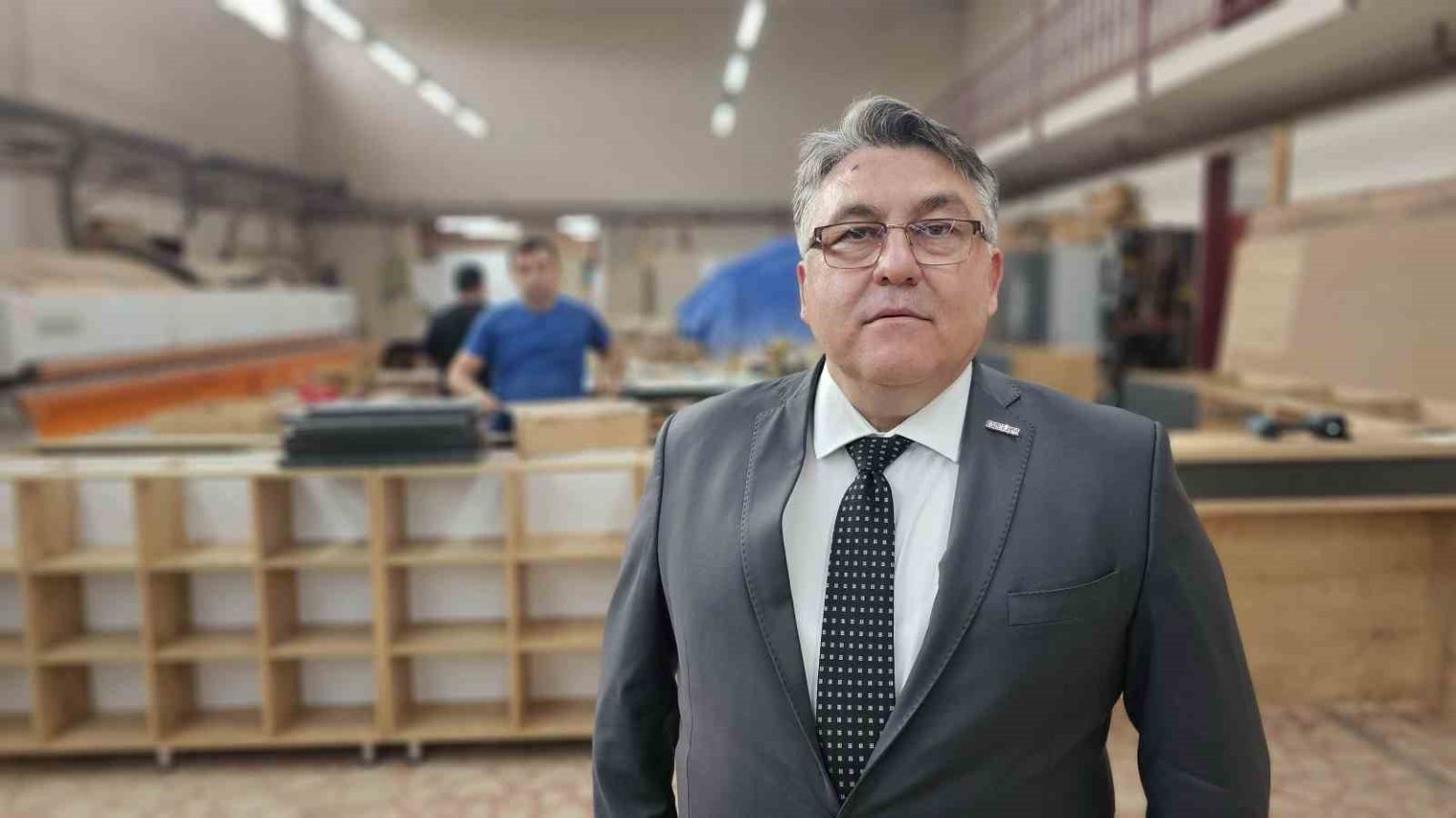 beun-ahsap-atolyesiyle-mobilya-ihtiyacini-karsiliyor-hem-uretiyor-hem-de-tasarruf-sagliyor