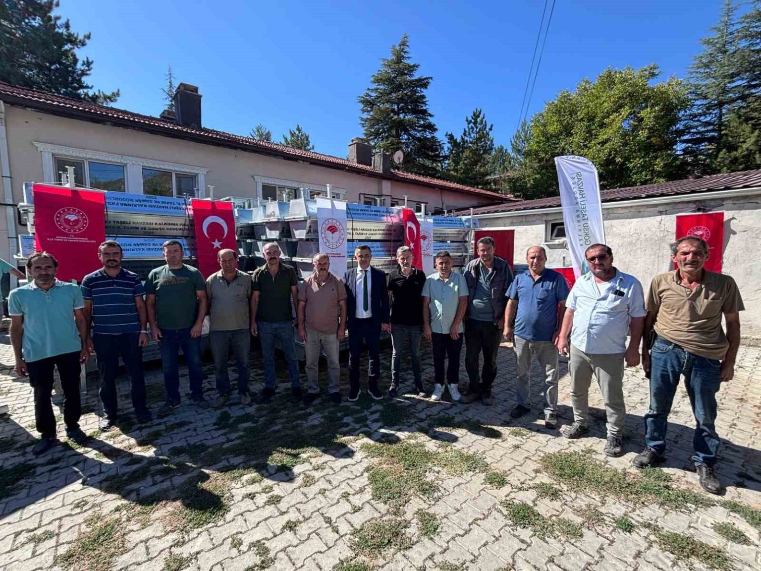 bozkirda-mahallelere-170-adet-sivat-dagitildi