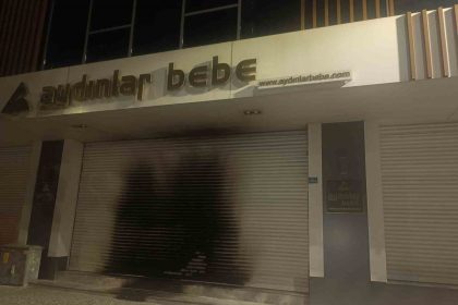 bursada-magazayi-atese-veren-sahis-video-cekti