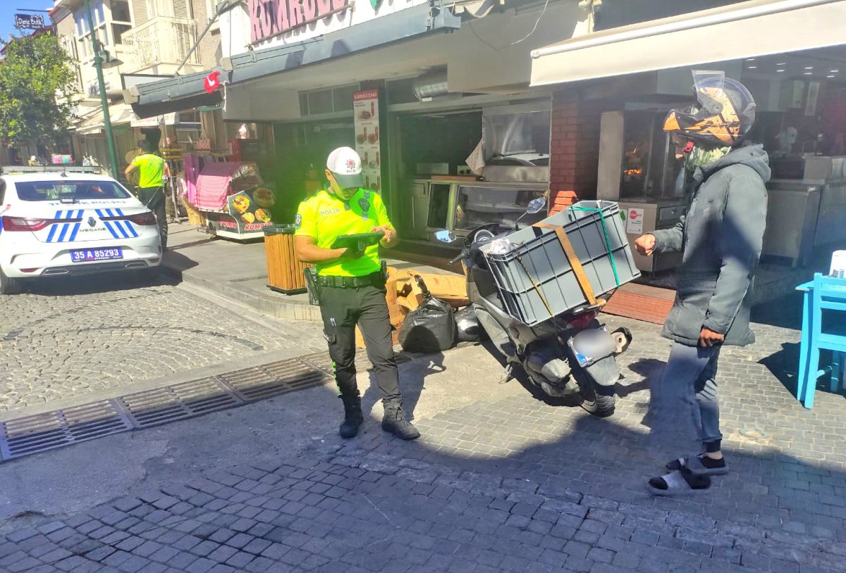 cesme-carsisinda-motosiklet-suruculerine-denetim