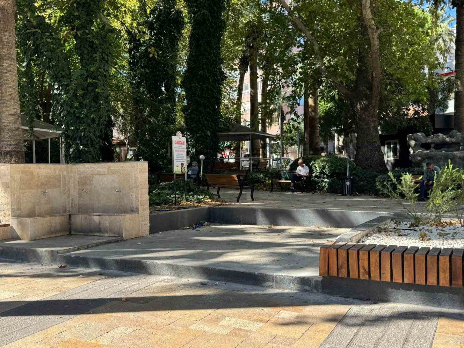 denizli-buyuksehir-belediyesi-tartismali-bufeyi-1-gecede-yok-etti
