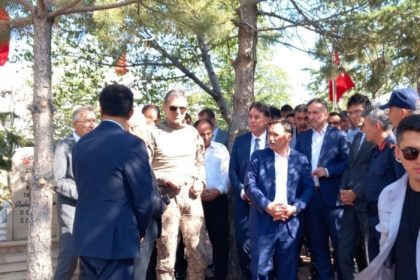 din-gorevlilerinden-vali-ciceke-tesekkur