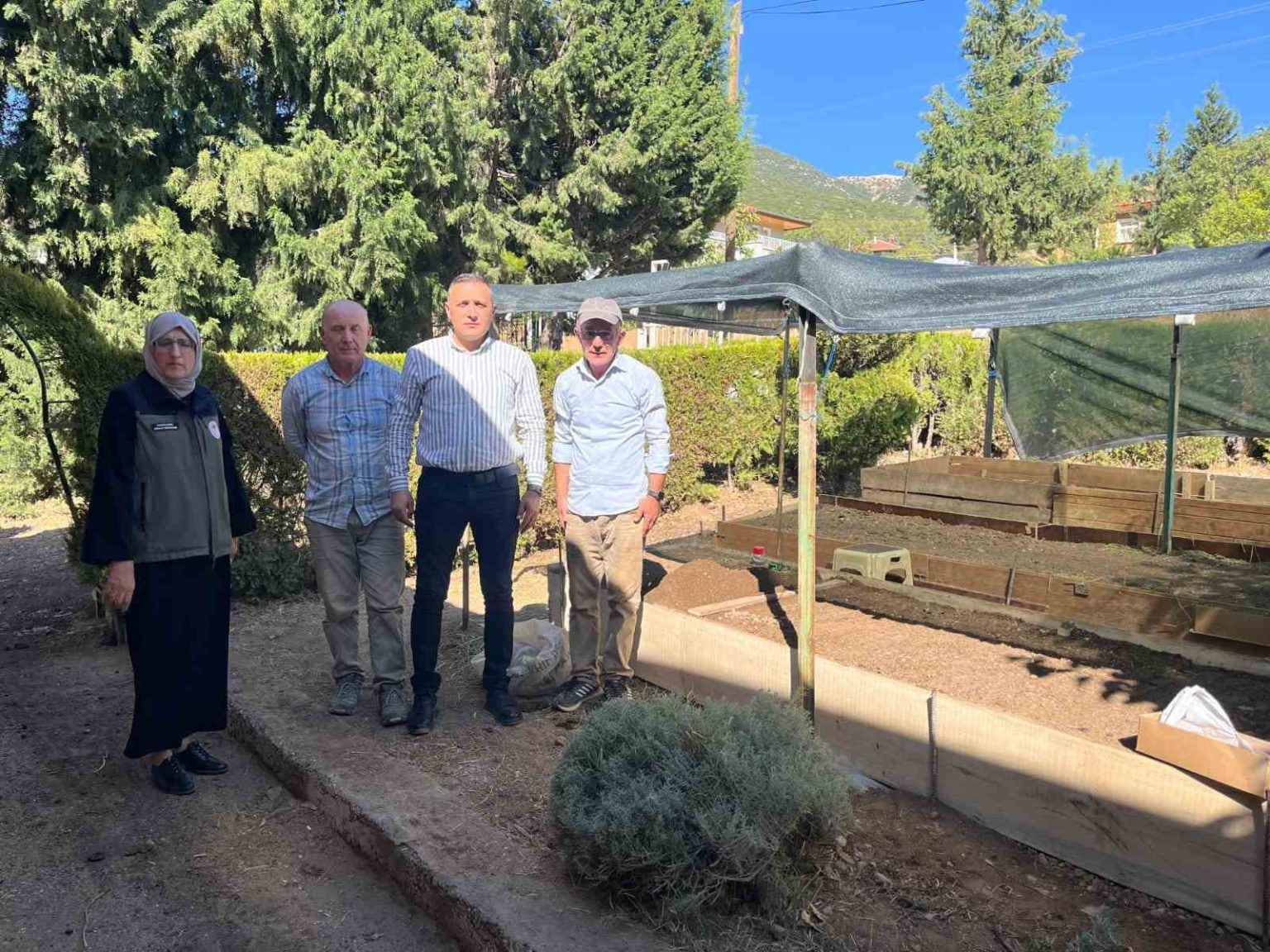 dinarda-sezonun-ilk-salep-ekimi-yapildi