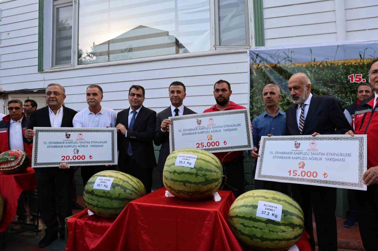 diyarbakirin-en-buyuk-karpuzlari-secildi