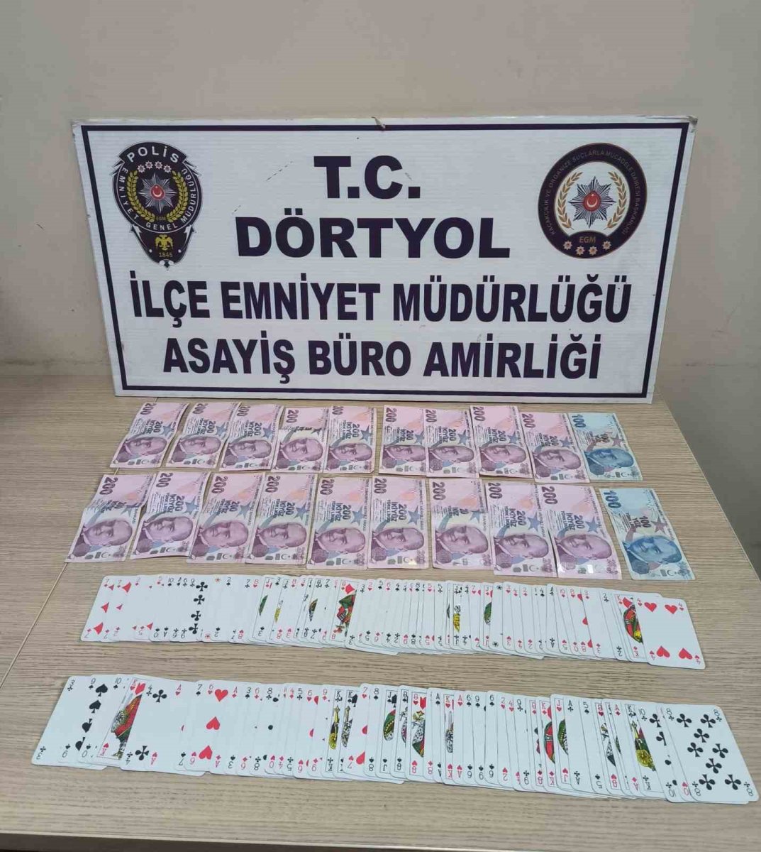 dortyolda-kumar-oynayan-3-sahsa-para-cezasi-uygulandi