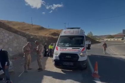 elazigda-otomobil-duraga-daldi-1i-agir-6-yarali
