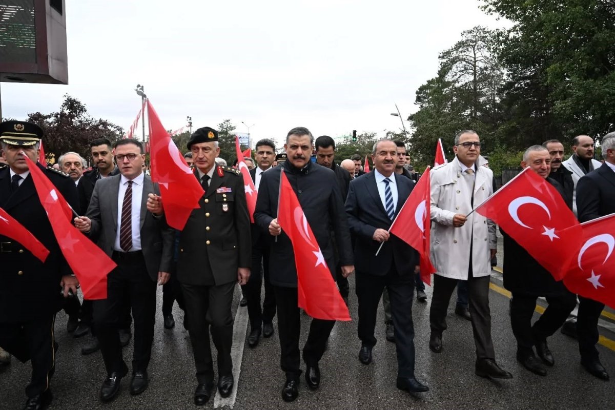 erzurumda-gaziler-gunu-dolayisiyla-kortej-yuruyusu-duzenlendi