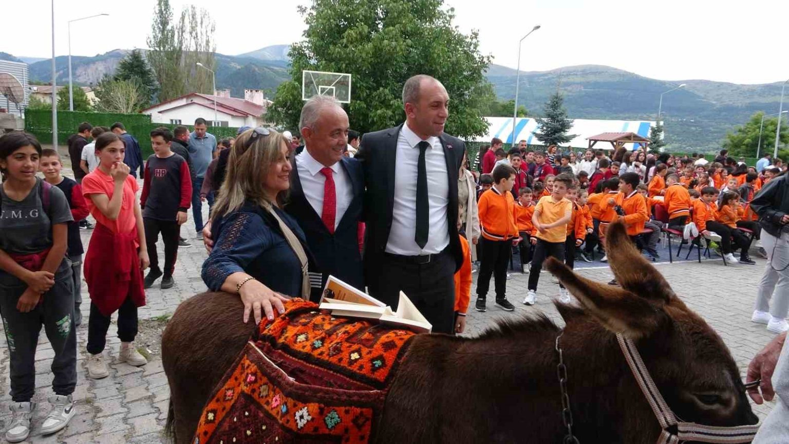 esekli-dostoyevski-ilkokul-ogrencilerini-kitapla-bulusturdu