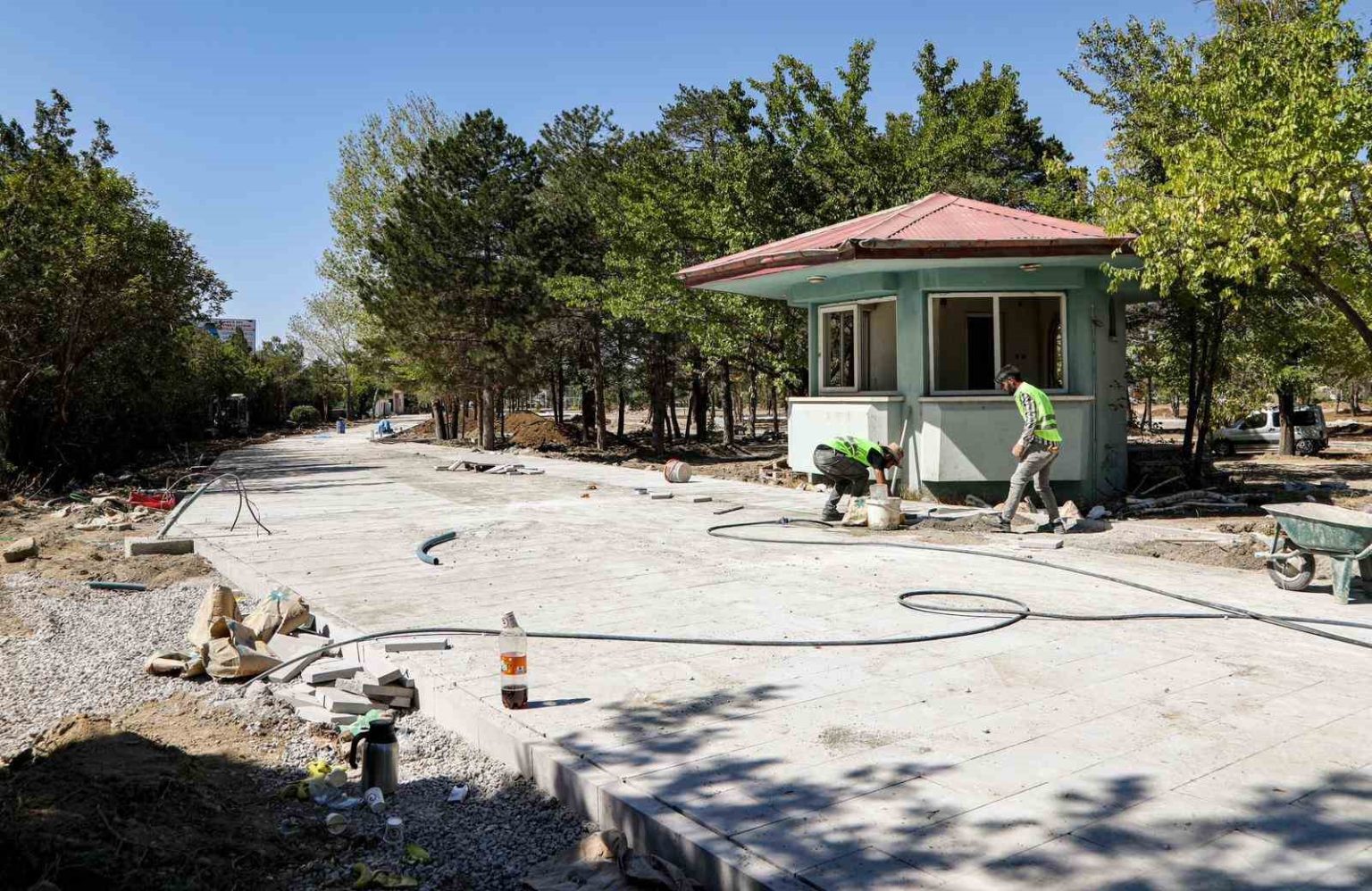 eski-dsi-yerleskesinde-millet-bahcesi-yapimi-devam-ediyor