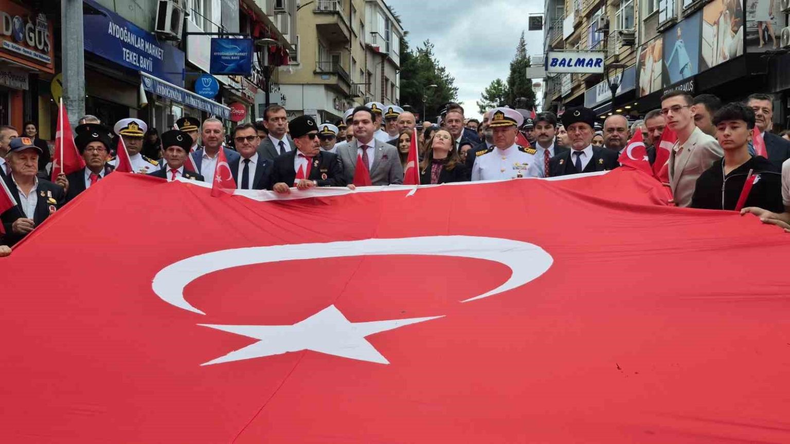 gaziler-gunu-kutlamasi-saganak-nedeniyle-gecikmeli-yapildi