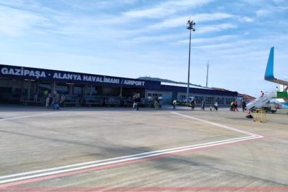 gazipasa-alanya-havalimaninda-ruzgar-nedeniyle-bazi-ucuslar-iptal-edildi
