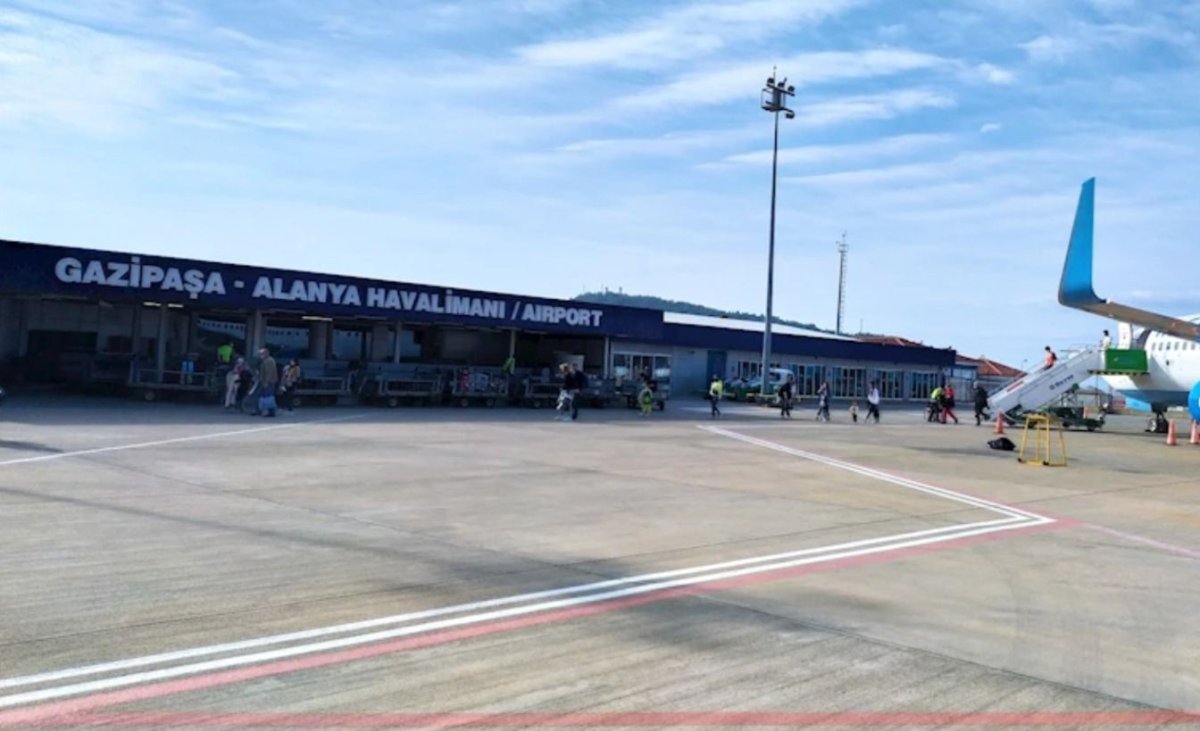 gazipasa-alanya-havalimaninda-ruzgar-nedeniyle-bazi-ucuslar-iptal-edildi