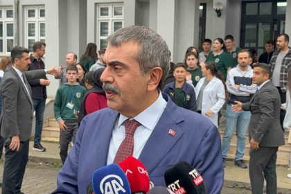 habersiz-ziyaret-nobetci-ogretmen-bakan-tekini-veli-sandi